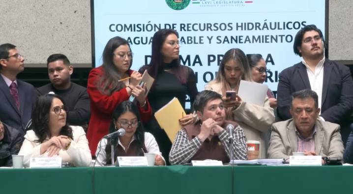 Diputados aceleran nueva Ley General de Aguas en medio de protestas y cerco campesino al recinto legislativo