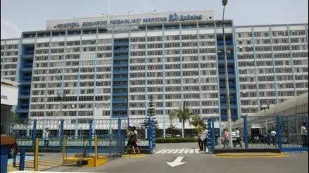 Adulta mayor con degeneración macular obtiene cita para evaluar tratamiento con inyecciones