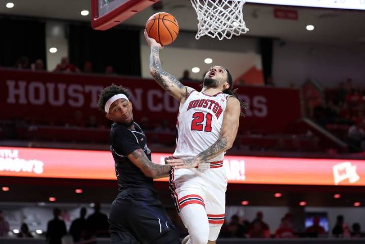 Top 25 roundup: No. 23 Nebraska wallops Wisconsin for 14th straight win