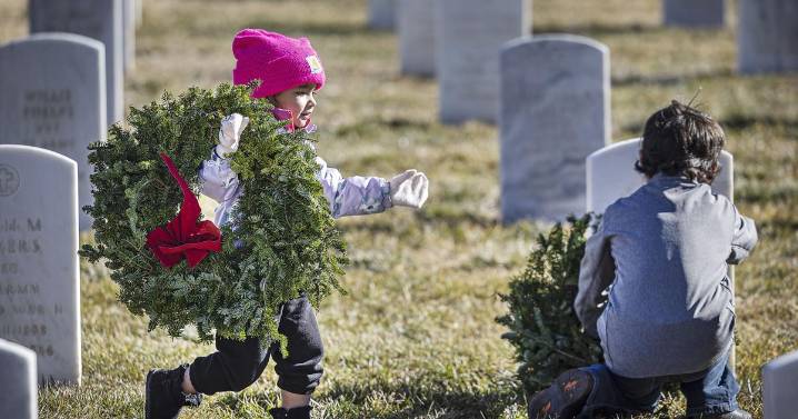Santa Feans come together to honor veterans for Wreaths Across America