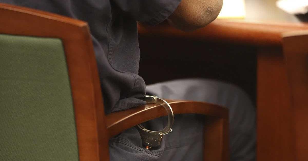 Exagente de la DEA acusado de conspirar para lavar dinero que creía era del CJNG