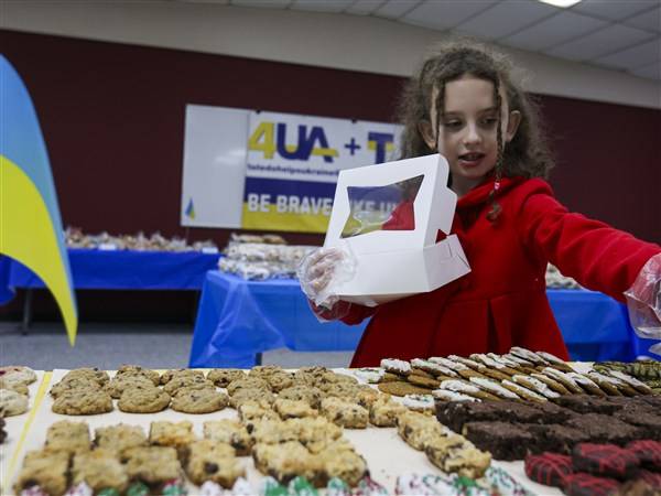 Photo Gallery: Toledo Helps Ukraine Cookie Walk at Rossford Recreation Center