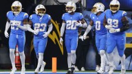 Defensiva de Chargers impulsan la victoria contra Eagles