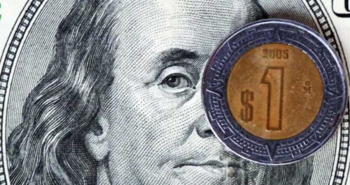 Peso mexicano avanza contra el dólar; mercado se alista para datos de empleo e inflación en EU