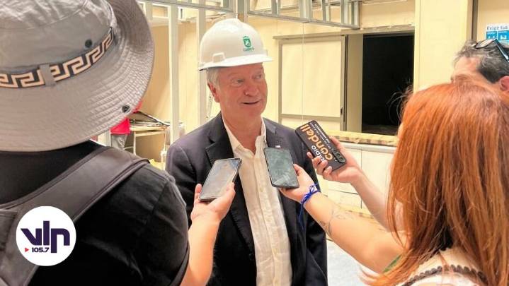 Alcalde de Curicó visitó trabajos de desarme en el exhospital de Curicó