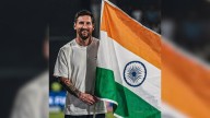 Lionel Messi holds Indian flag at Wankhede, Mumbai crowd erupts in delight