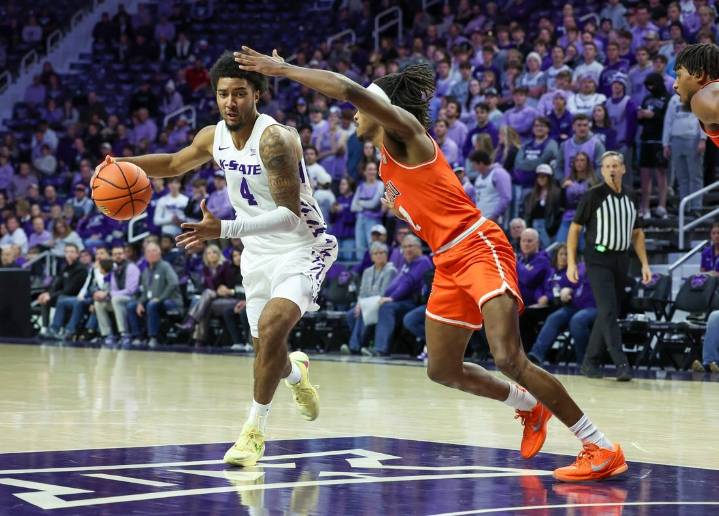 Deadspin | Behind Sam Towns’ career night, Bowling Green upsets Kansas State