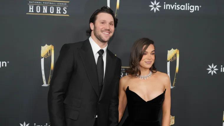 Is Hailee Steinfeld pregnant?