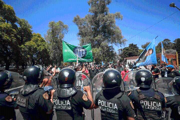 Milei echó a casi 59 mil empleados estatales