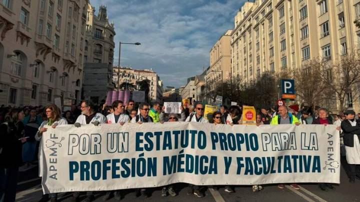 Cientos de médicos protestan en Madrid contra el Estatuto Marco del Ministerio de Sanidad