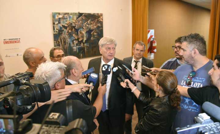 Convocado por Santilli, Ziliotto va y espera respuestas