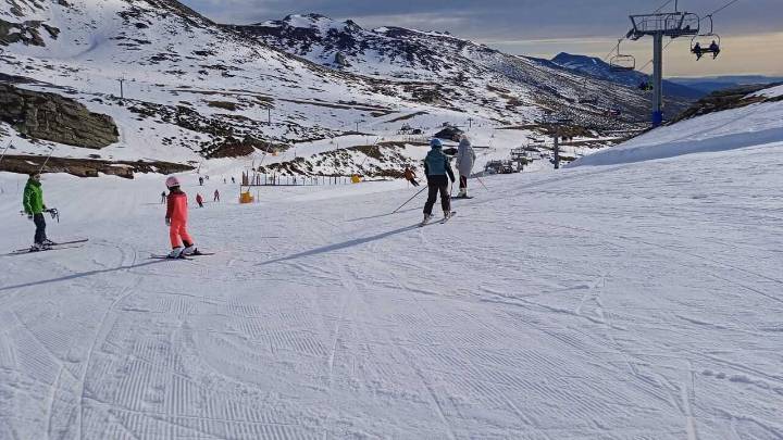 Alto Campoo estrena la temporada con cerca de 300 esquiadores