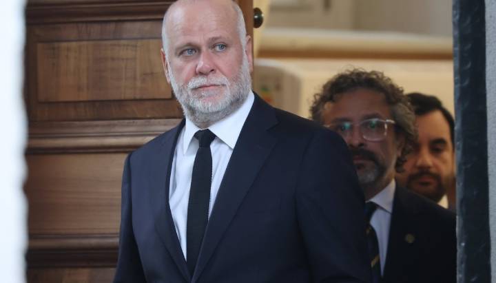 Álvaro Elizalde acusa a Kast de difundir información falsa y tensionar el debate público