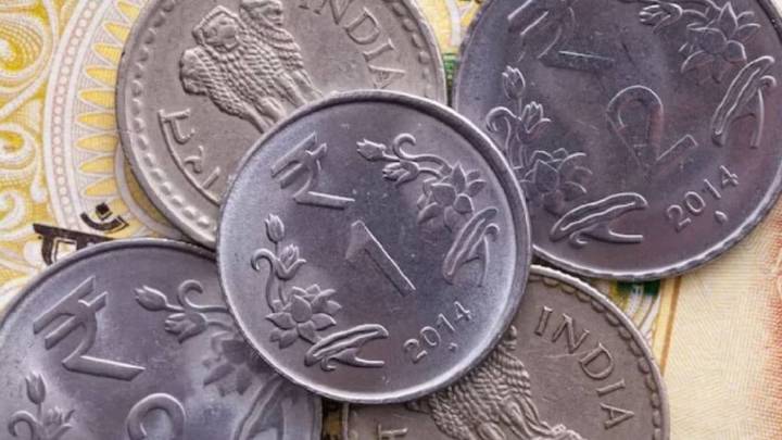 Rupee Settles At 90.20 Against US Dollar, Marking Its Weakest Level Ever