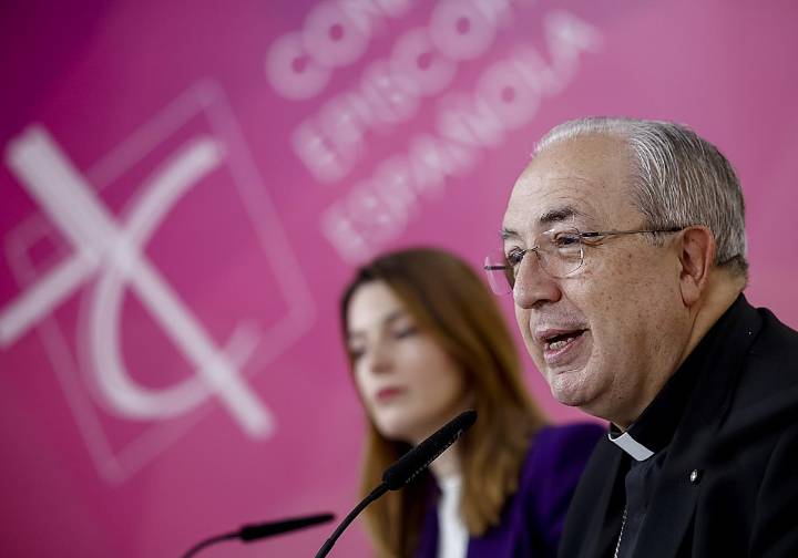 Caen las bodas por la Iglesia, los bautizos y las comuniones, y aumentan un 0,3% los fieles que van a misa: 8,23 millones