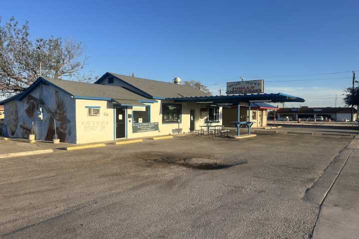 Youz Guyz cheesesteak restaurant closes in Universal ...
