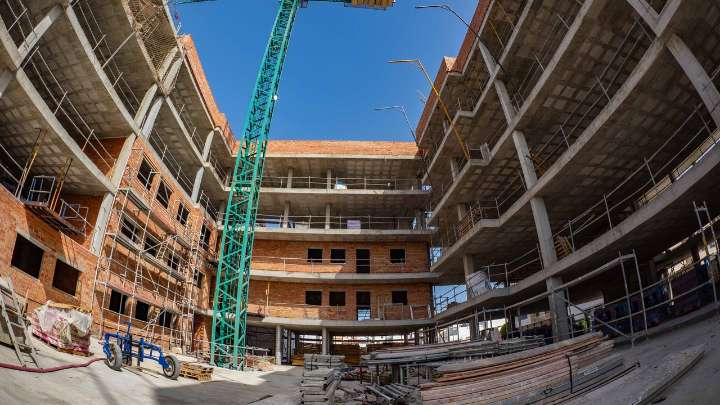 El crecimiento económico se desacelerará en 2026-2027 y la vivienda seguirá encareciéndose, según BBVA Research