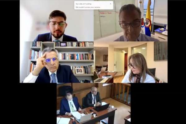 Fiscalía acusa a los exministros Ricardo Bonilla y Luis Velasco; ambos niegan los cargos