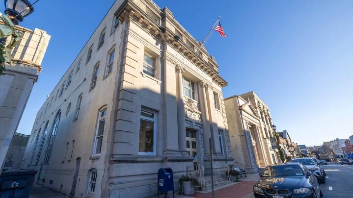 Glen Cove officials ban pot smoking in public