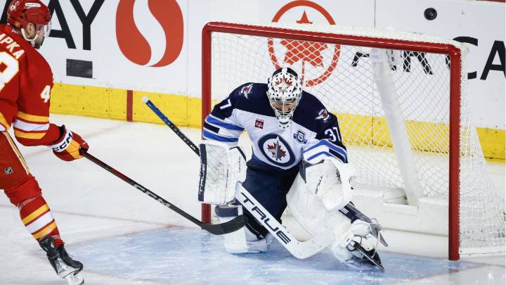 Jets’ Connor Hellebuyck nears return following knee surgery