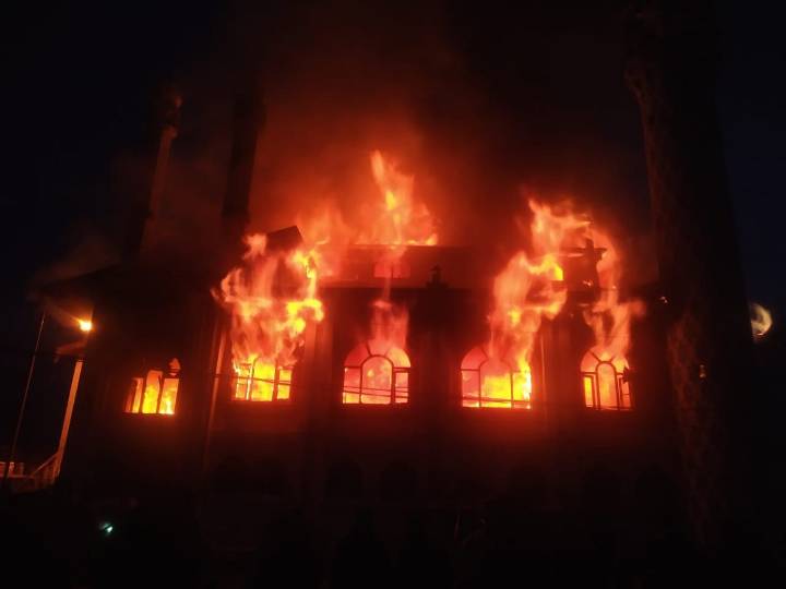 Fire Damages Mosque in Central Kashmir District