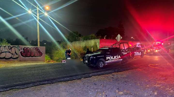 Ataque armado deja sin vida a hombre en la lateral de la pista en Cuautla