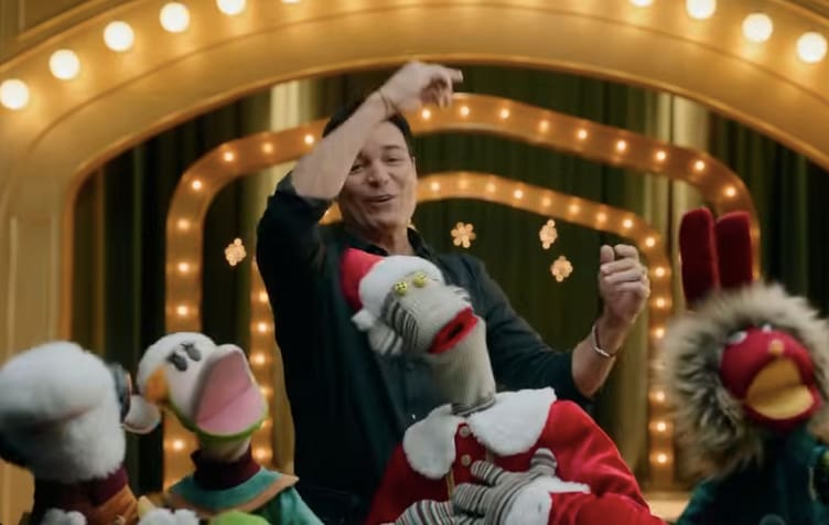 VIDEO. 31 Minutos sorprende al aparecer con Chayanne en campaña navideña