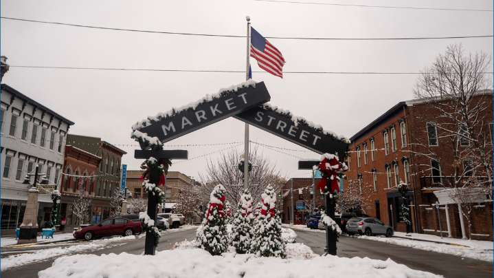 Internet outage turns New Albany snow day into unexpected family fun time