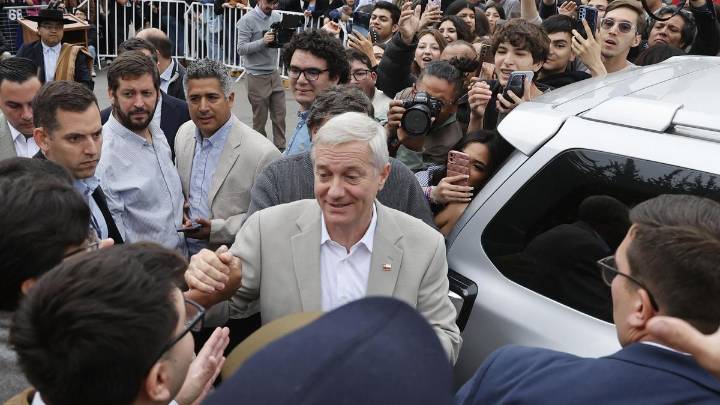 José Antonio Kast se encamina a la presidencia de Chile por una amplia ventaja