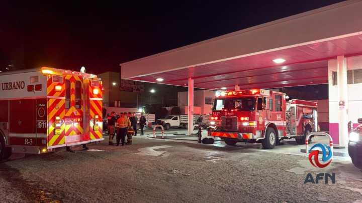 Trabajadores caen a fosa de gasolina en Mexicali; los reportan graves