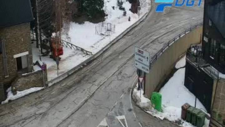 Niebla y carreteras despejadas a la espera de la nieve