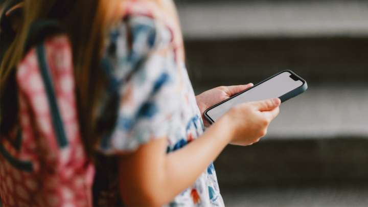 Este Es el País Donde Fueron Prohibidos los Celulares en las Escuelas; Esto Dice la Ley Aprobada