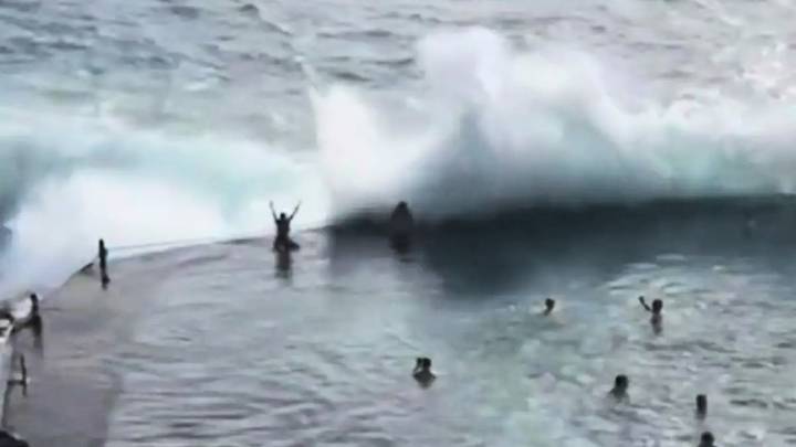 VIDEO: el momento en el que una ola gigante provocó una tragedia en España