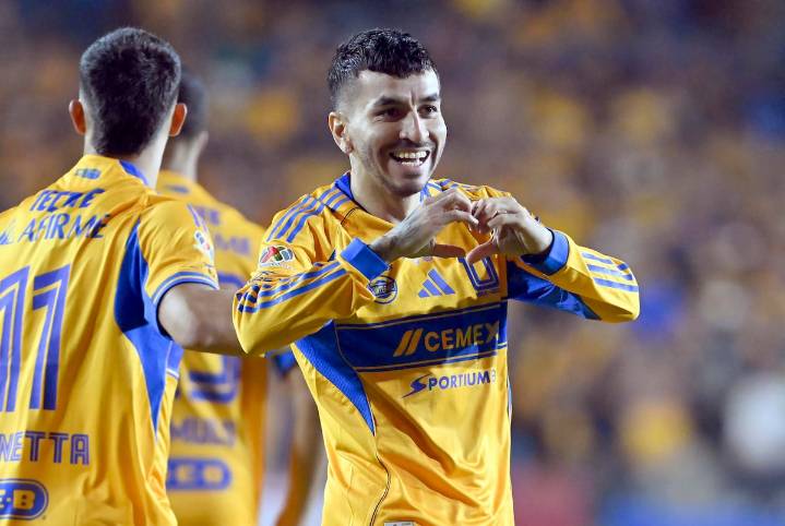 Por la mínima se impone Tigres en el Volcán; Ángel Correa da la ventaja