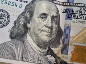 El dólar cedió a $ 1.470 y los bonos y acciones combinan alzas y bajas