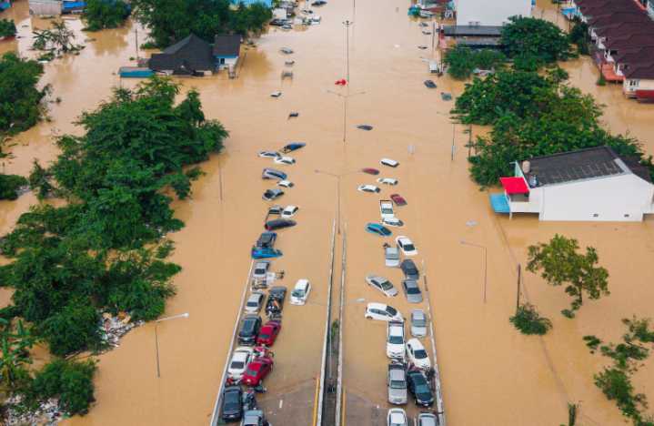 Horror en Asia: más de mil muertos por las devastadoras inundaciones y piden ayuda internacional