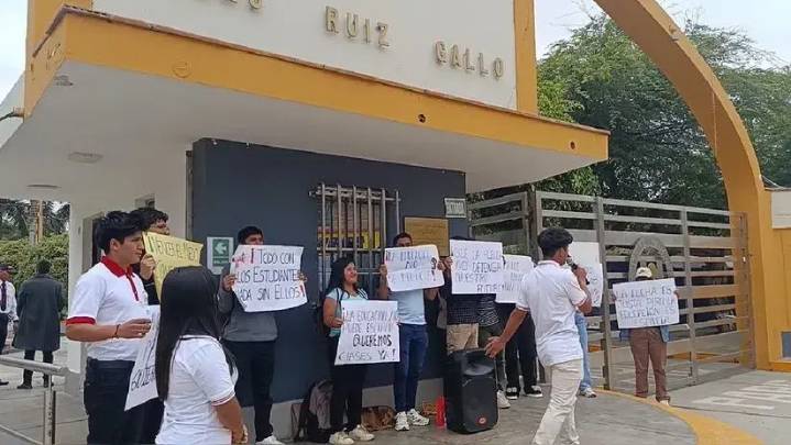 Lambayeque: estudiantes de la Universidad Nacional Pedro Ruiz Gallo protestan por huelga de docentes que lleva tres semanas
