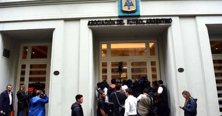 Causa Sur Finanzas: qué dijo la AFA por los allanamientos que salpican al entorno de Chiqui Tapia