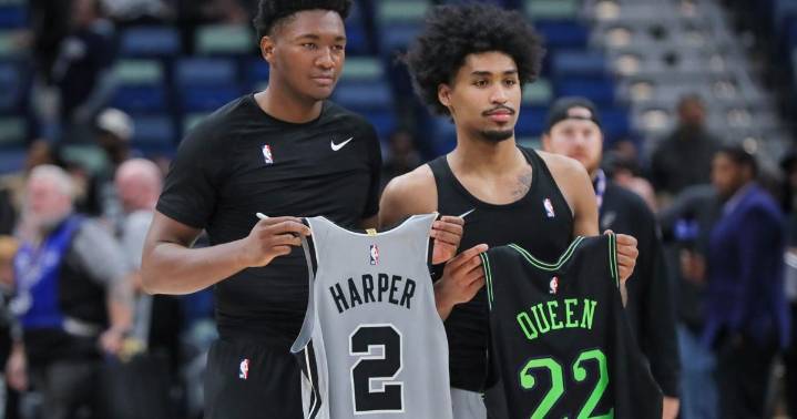 Photos: Pelicans fall 135–132 as Spurs spoil Queen’s triple