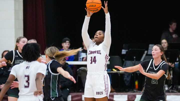 Caravel pulls away from Archmere in 59