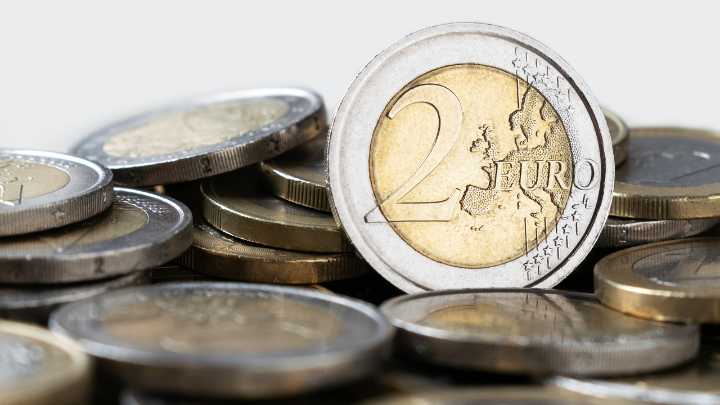 El país que pasará al euro el 1 de enero de 2026: los residentes ya pueden comprar un juego de monedas