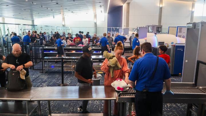 Noem visits Tampa airport to give TSA officers $10,000 bonus checks