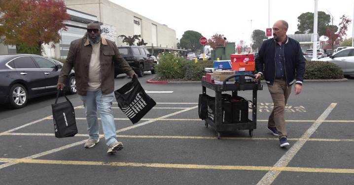 Sacramento volunteers give back after thieves try to steal presents from nonprofit