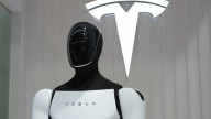 Sospechan que Elon Musk usa robots fake para sus presentaciones: uno se "desmayó"