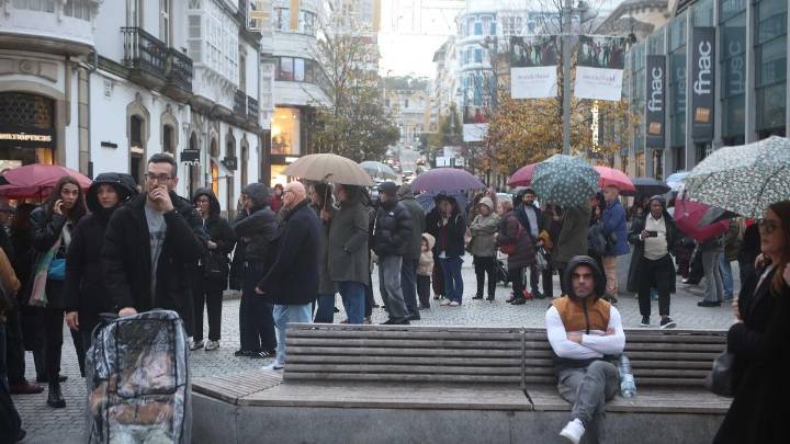 Colas para entrar en la tienda navideña de Zara