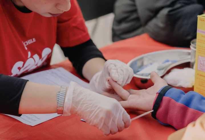 VIH en el mundo: Cifras globales avanzan, pero América Latina y Chile siguen rezagados