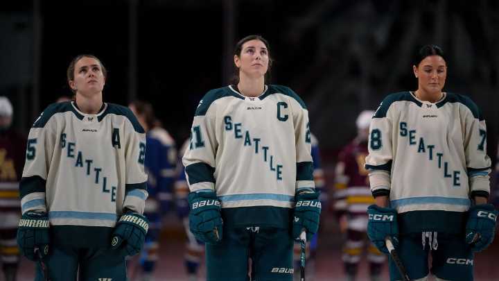 Carpenter, Knight score late goals as Torrent beat Sirens for first