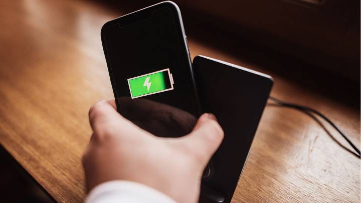 Caer en este pequeño error a la hora de cargar el celular puede causar una sobretensión que dañe la batería