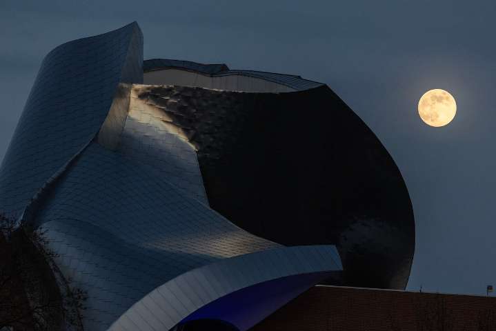 The brilliance of a Frank Gehry building designed to remain in dialogue with its surroundings: Letter to the Editor