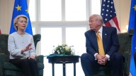 Von der Leyen insta a Trump a no meterse en la "democracia europea"